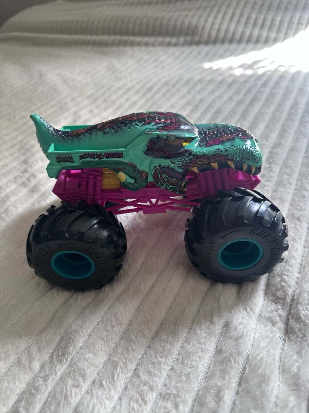 Hot Wheels Monster Trucks Zombie Wrex 1:24 Scale Die-Cast Vehicle